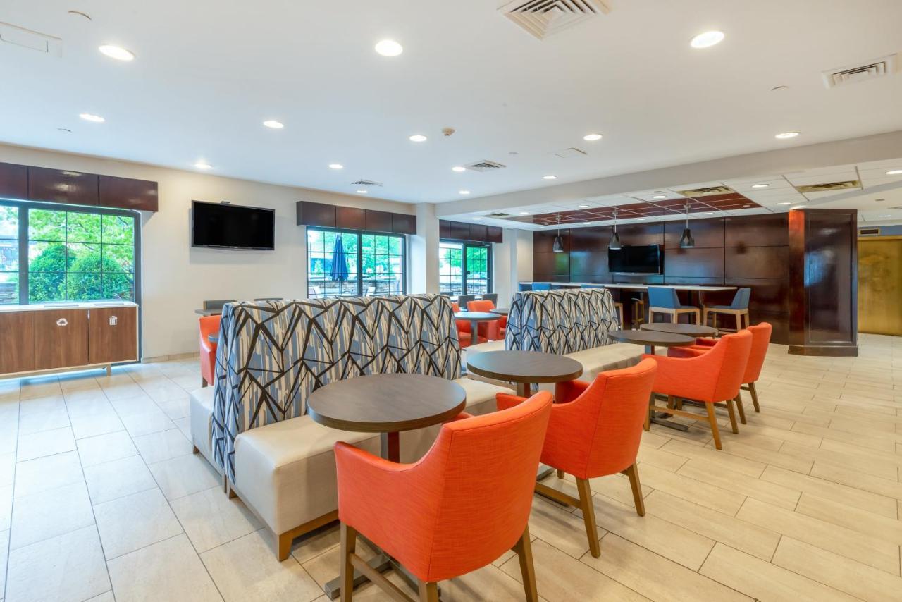 Express Philadelphia Ne-bensalem By Ihg Hotel